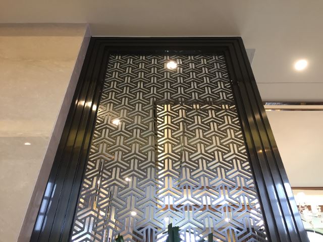 carved screen parition